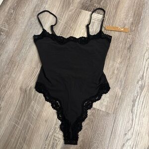 Skims fits everybody lace bodysuit black size Xsmall 
New with tag